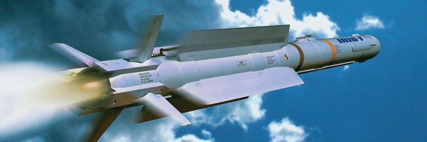 Drittes System IRIS-T SLM an Ukraine übergeben