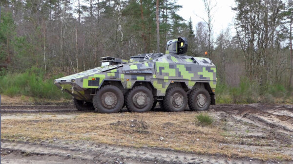 Jupiter: Der deutsch-niederländische Technologiedemonstrator des GTK Boxer mit Laserwaffe.