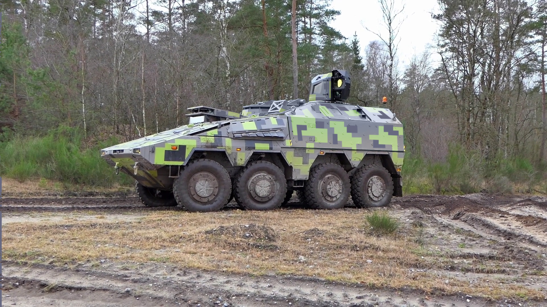 Jupiter: Der deutsch-niederländische Technologiedemonstrator des GTK Boxer mit Laserwaffe.