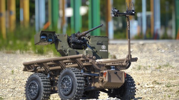 ISL – UGV AUROCHS mit Waffenstation und 12,7-mm-Maschinengewehr von FN Herstal.