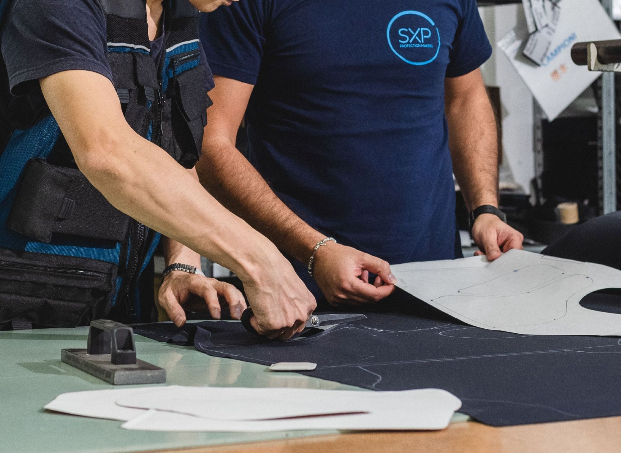 Fertigung bei SXP: Das italienische Unternehmen liefert seit Jahren Körperschutzausrüstung an Mehler – nun wird es als Mehler Protection Italia Teil der Gruppe.