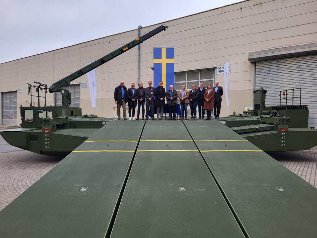 Die schwedische Beschaffungsbehörde Försvarets Materielverk (FMV) hat am 5. März die Lieferung von weiteren amphibischen Brücken- und Fährsystemen M3 von General Dynamics European Land Systems–Bridge Systems beauftragt.