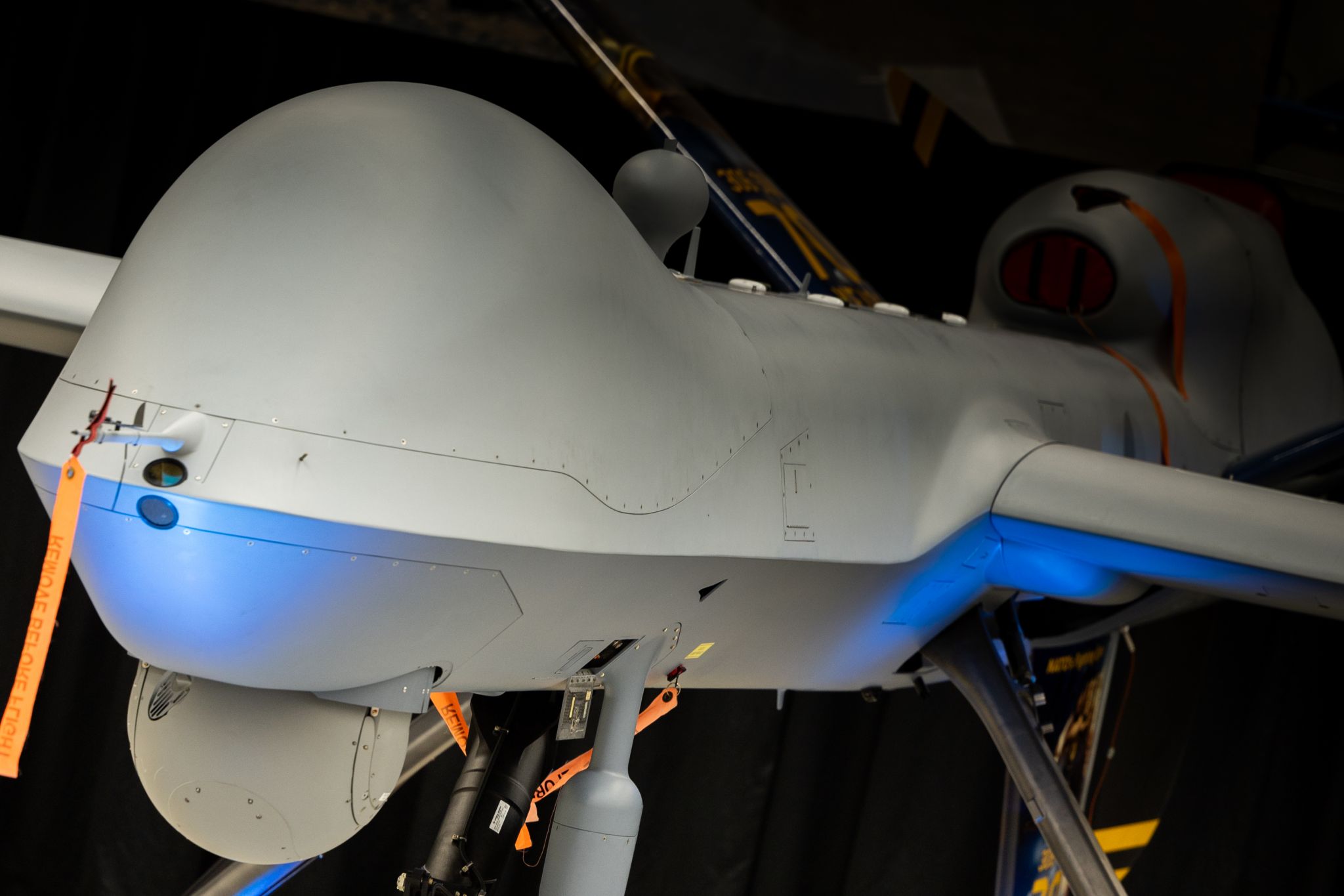 Mit der gestrigen Übergabe der letzten MQ-9 Reaper erklärte Kommandeur der niederländischen Luftwaffe, Generalleutnant André Steur, die Staffel 306 offiziell für einsatzbereit.