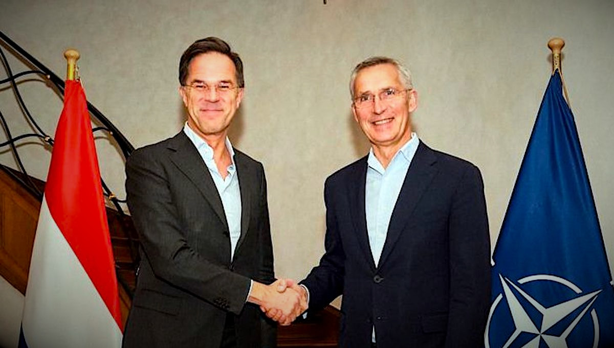 Der Niederländer Mark Rutte (links) wird Nachfolger des Norwegers Jens Stoltenberg (rechts) als neuer NATO-Generalsekretär.