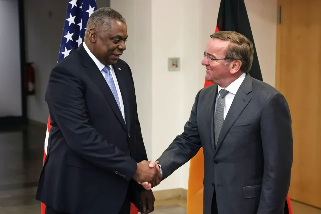 Am Tag seiner Amtsübernahme empfing Boris Pistorius in Berlin den US-amerikanischen Verteidigungsminister Lloyd J. Austin.