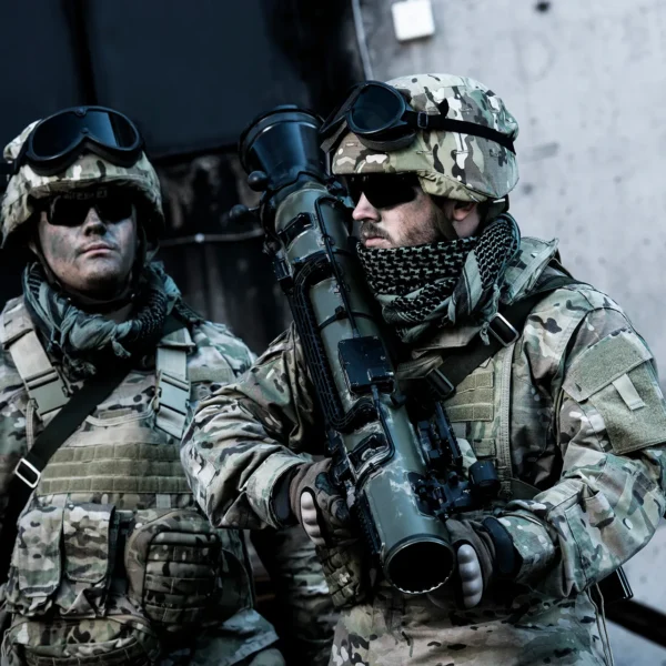 schultergestützte Panzerabwehr- und Multirollenwaffe Carl-Gustaf mit neuer Feuerleittechnik und programmierbarer Munition, produziert durch den schwedischen Hersteller Saab.