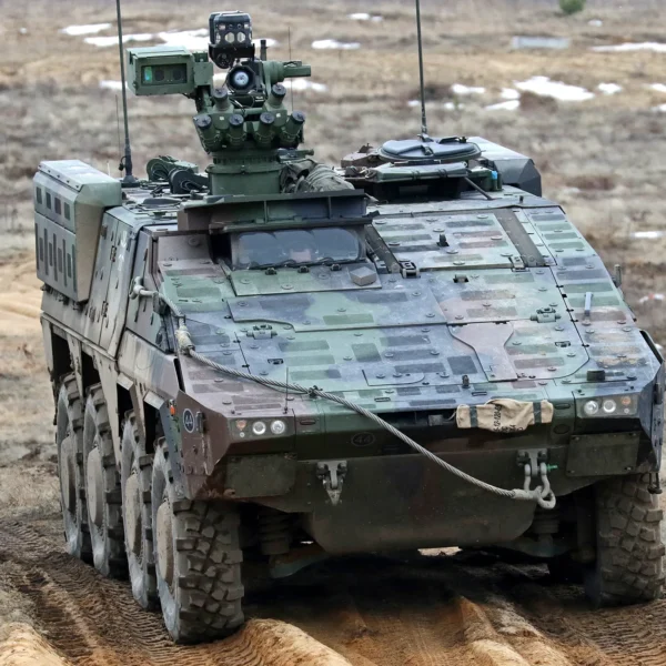 GTK Boxer in Variante als Gruppentransportfahrzeug (GTFz) als Teil des Jägerzugs bei der Übung der deutschen eVA-Brigade in Litauen.