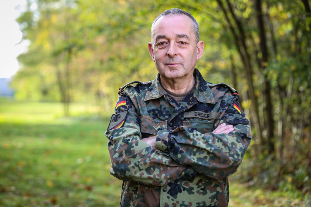 Seit dem 27. September 2022 ist der designierte Generalinspekteur der Bundeswehr, Generalleutnant Carsten Breuer, Befehlshaber des Territorialen Führungskommandos der Bundeswehr in Berlin.