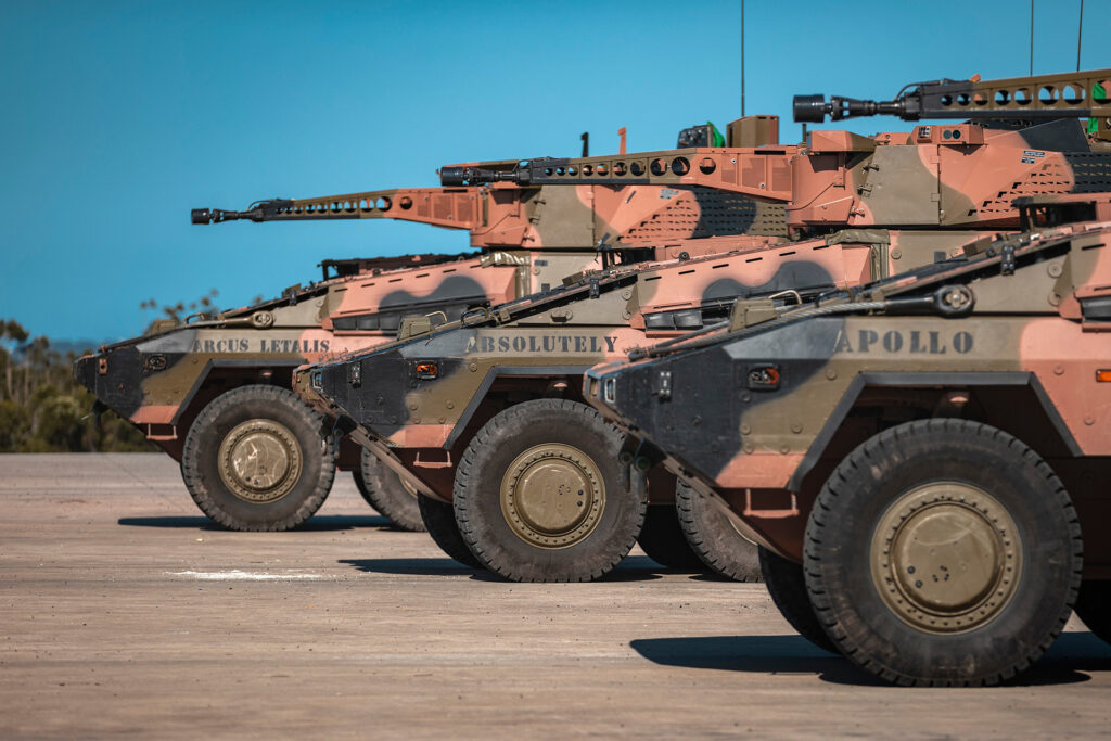 Die fortschrittlichen, gepanzerten 8x8-Fahrzeuge CRV-Boxern Block II erkennt man unter anderem an neuen Rädern und tragfähigeren Reifen.