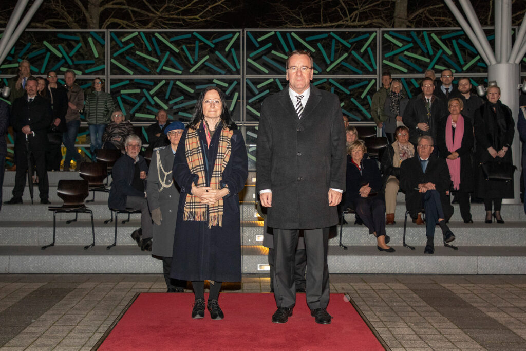 Ulrike Hauröder-Strüning bedankte sich beim Festakt mit Verteidigungsminister Pistorius vor allem bei ihren Mitarbeiterinnen und Mitarbeitern des BAIUDw und den nachgeordneten Dienststellen.