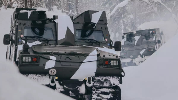 Die nachbestellten Überschneefahrzeuge vom Typ BvS10 werden zur Landes- und Bündnisverteiligung, bei weltweiten Spezialoperationen des Kommandos Spezialkräfte sowie zur internationalen Krisen- und Konfliktverhütung eingesetzt.
