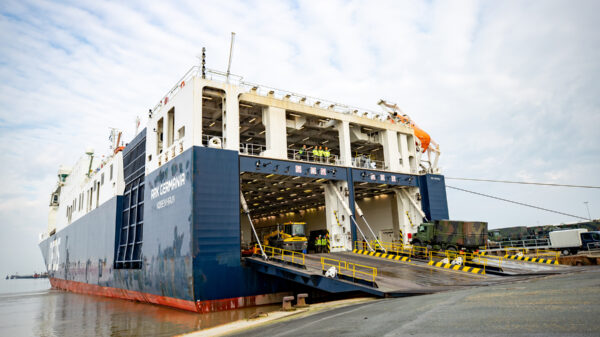 Seetransport mit einer RoRo-Fähre im (Re)-Deployment. Foto: Bundeswehr / Haehnel