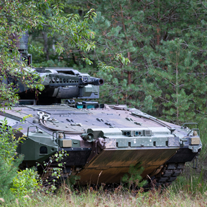 Die Projekt System & Management GmbH (PSM), ein Joint Venture von Krauss-Maffei Wegmann (KMW) und Rheinmetall, wurde durch das BAAINBw beauftragt, weitere 143 Schützenpanzer PUMA nachzurüsten.