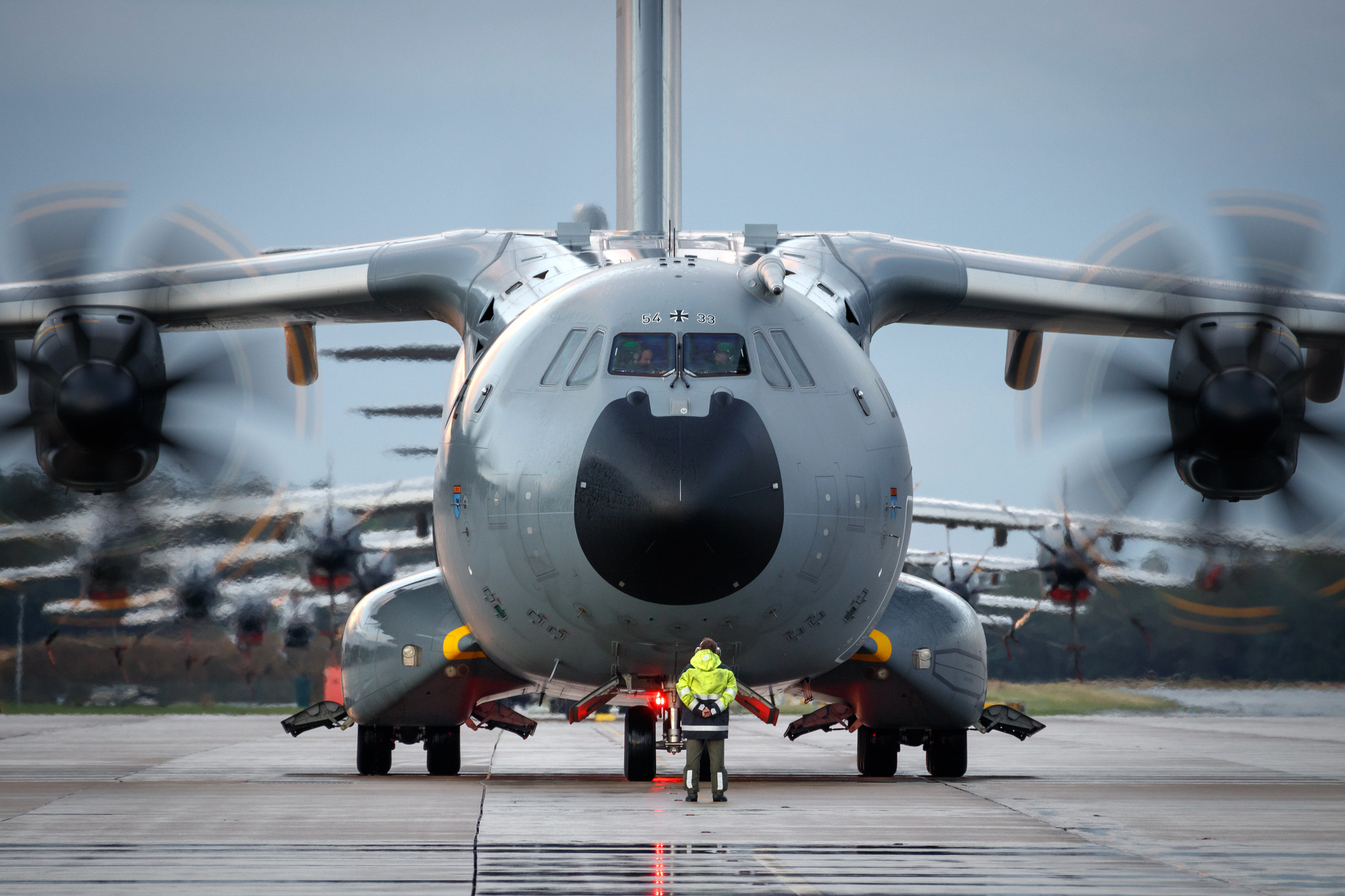 Bundeswehr Symbolbild: Transportflugzeug Airbus A400M auf dem Fliegerhorst Wunstorf.