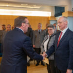 Prof. Dr. Roland Börger, neuer Präsident des BAIUDBw (rechts) und Annette Lehnigk-Emden, neue Präsidentin des BAAINBw bei ihrer Ernennung durch Verteidigungsminister Boris Pistorius am 27. April 2023.