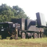 COBRA-Artillerieortungsradar des deutschen Heeres im Gelände.