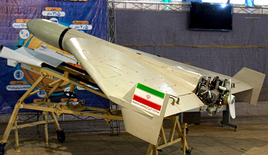Eine iranische Shahed 136 bei einer Ausstellung in Kermanshah.