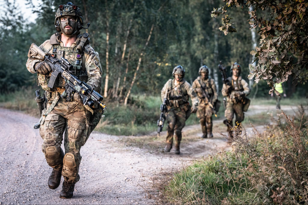 Brigade einsatzbereit: Stürmende Soldaten