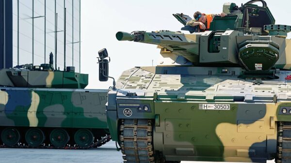 Italien testete den Schützenpanzer Lynx KF41 aus ungarischer Produktion erstmals im scharfen Schuss.