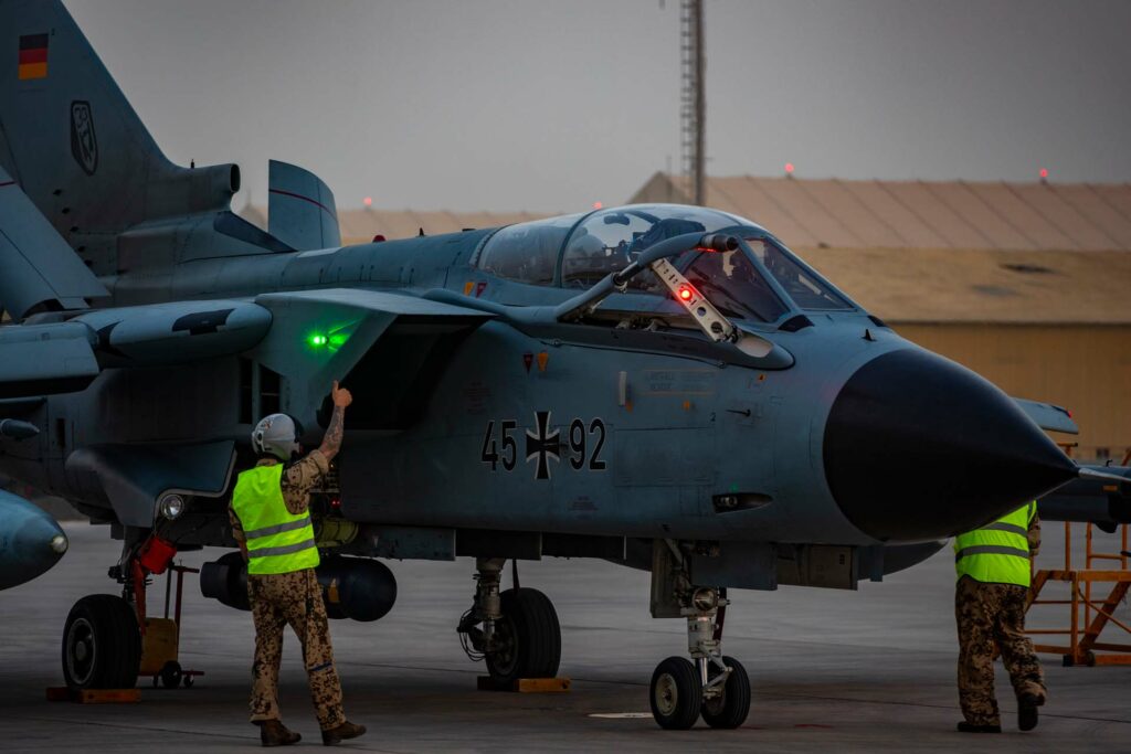 Tornados und 2 Maschinen der MMU landeten auf der Al Dhafra Airbase.