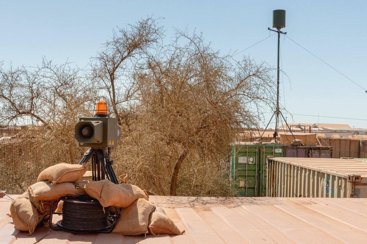 Das Alarmgerät gibt ein optisches und akustisches Signal, wenn Gefahr durch indirektes Feuer besteht. Das GA10 ist war bei der Bundeswehr bereits in Mali im Einsatz.