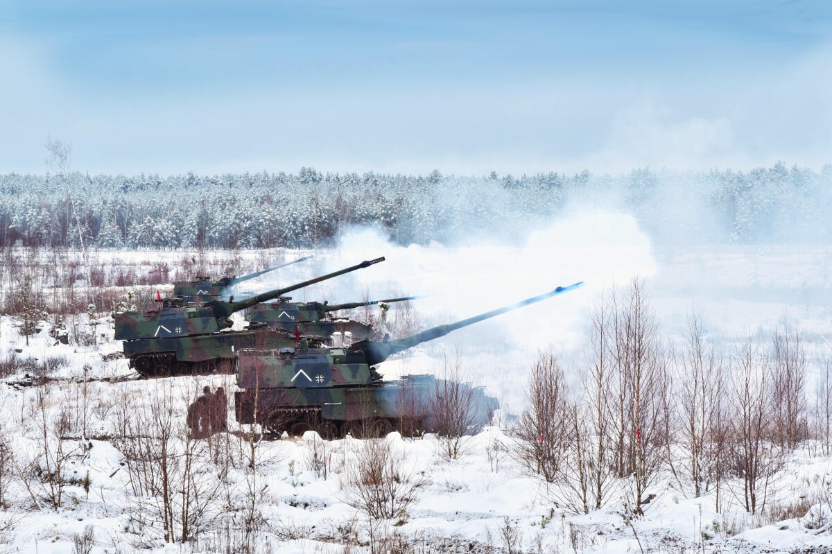 Zeitzünder: Panzerhaubitzen 2000 schießen scharf während einer Übung bei der Enhanced Forward Presence Battle Group in Rukla/Litauen.