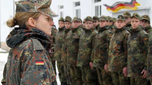 Ein Zug der letzten Wehrpflichtigen der Bundeswehr im Jahr 2011. Diese Strukturen müssen für den Fall der Landesverteidigung wieder aufgebaut werden, dies soll der Neue Wehrdienst erreichen.