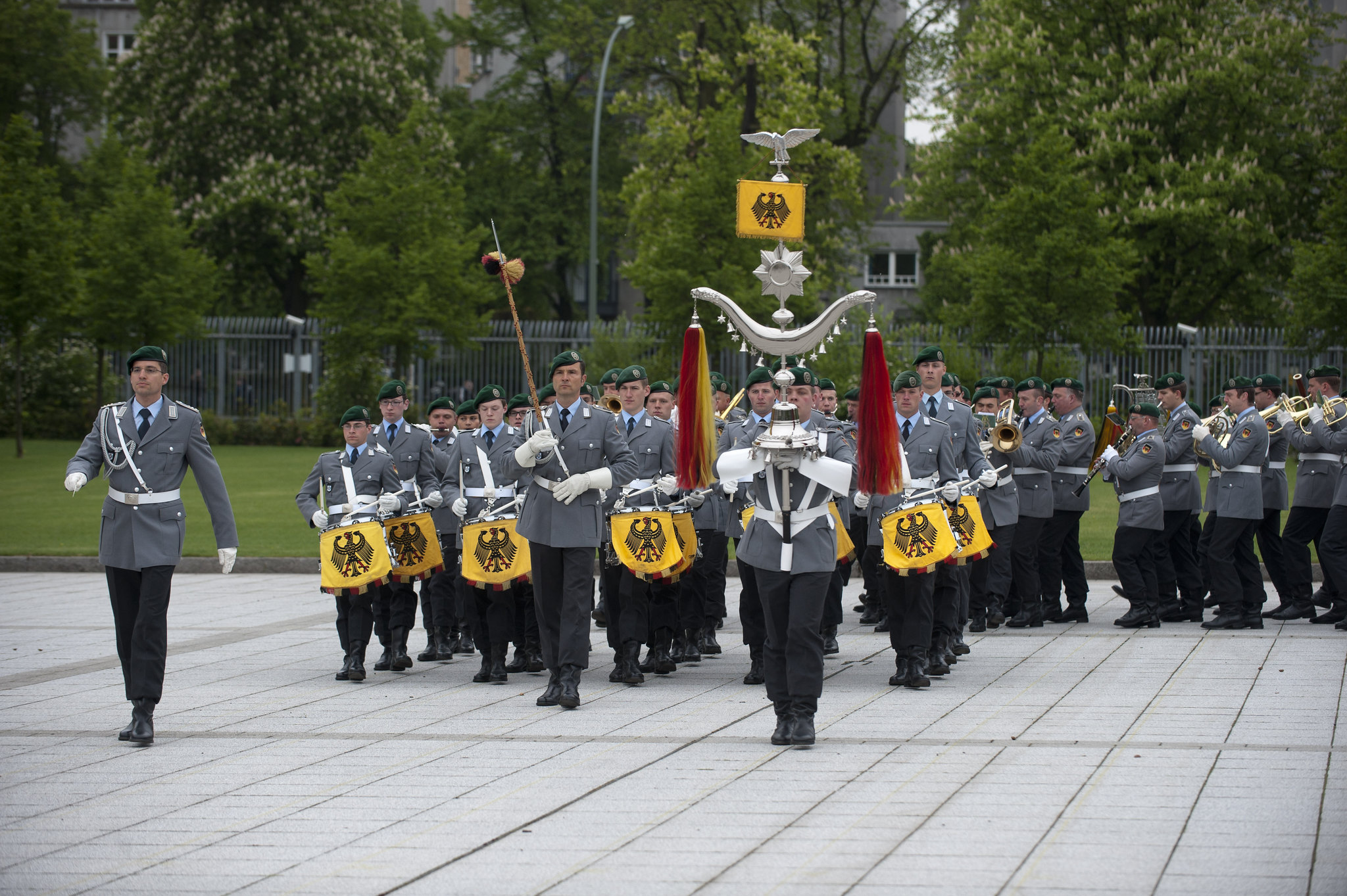 Streitkräfteamt Auch Teil der Unterstützung: Musikkorps der Bundeswehr auf dem Gelände des Bundesministeriums der Verteidigung in Berlin.