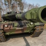 Generalleutnant Alfons Mais: Der neue Kampfpanzer LEOPARD 2 A7 des Panzerbataillons 203 in Augustdorf. Foto: Bundeswehr / Marco Dorow