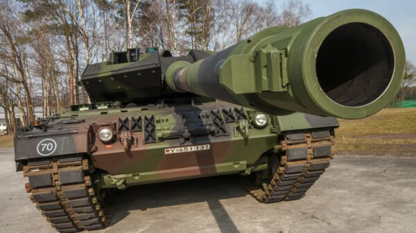 Generalleutnant Alfons Mais: Der neue Kampfpanzer LEOPARD 2 A7 des Panzerbataillons 203 in Augustdorf. Foto: Bundeswehr / Marco Dorow
