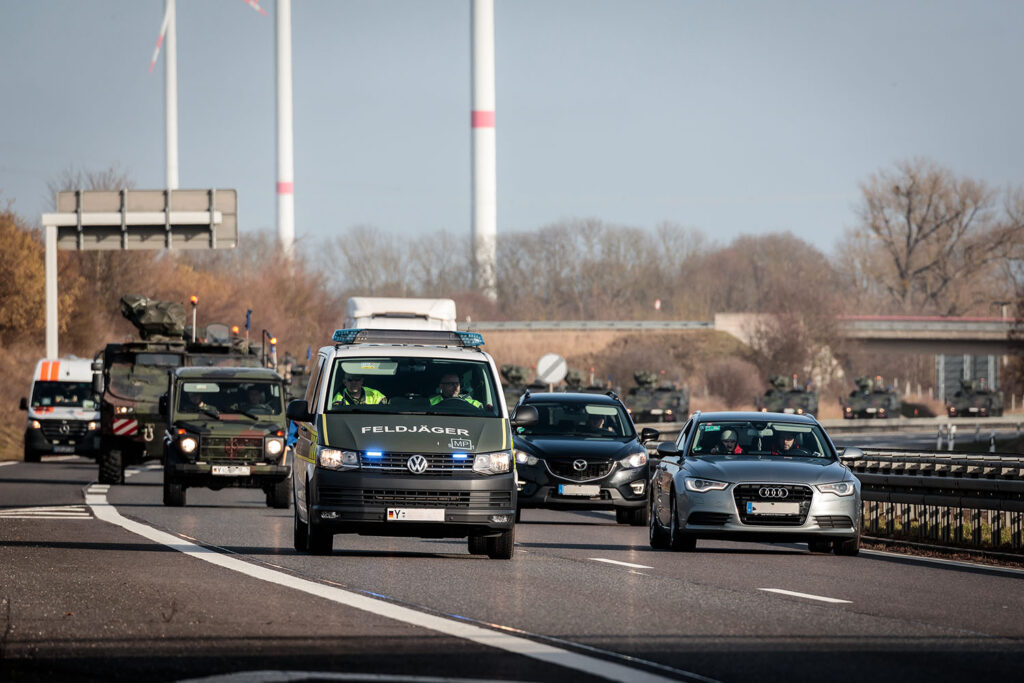  Das Jägerbataillon 413 verlegt im Straßenmarsch von Torgelow nach Litauen im Rahmen der Übung Griffin Lightning, Torgelow. Foto: Bundeswehr / Marco Dorow