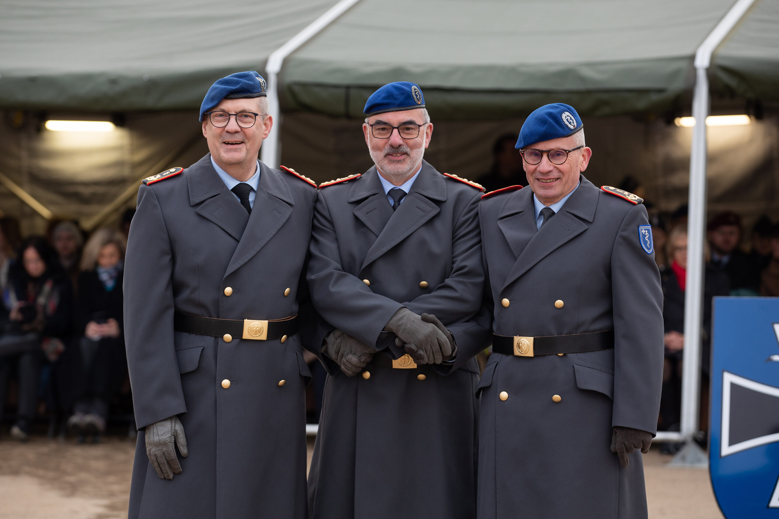 Übergabe der Dienstgeschäfte von Generalstabsarzt Dr. Stephan Schoeps (rechts im Bild) an Generalstabsarzt Dr. Norbert Weller (links im Bild) durch den Inspekteur des Sanitätsdienstes der Bundeswehr, Generaloberstabsarzt Dr. Ulrich Baumgärtner, auf der Festung Ehrenbreitstein in Koblenz.