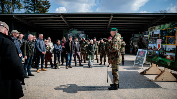 Der Verteidigungsausschuss zu Gast in Munster informierte sich in einer Auswärtigen Sitzung an der Panzertruppenschule in Munster über die Fähigkeiten und aktuellen Aufträge des Heeres.