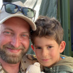 Initiator der Aktion, Hauptbootsmann Mathias W., freut sich über den Erfolg bei den Kindern.