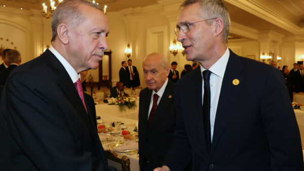 NATO Generalsekretär Jens Stoltenbergmit dem Präsidenten der Türkei Recep Tayyip Erdoğan. In der Türkei wird nun der Beitritt Schwedens in die NATO abgestimmt.