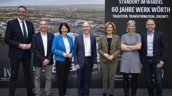 Mercedes-Benz feiert 60 Jahre Werk Wörth