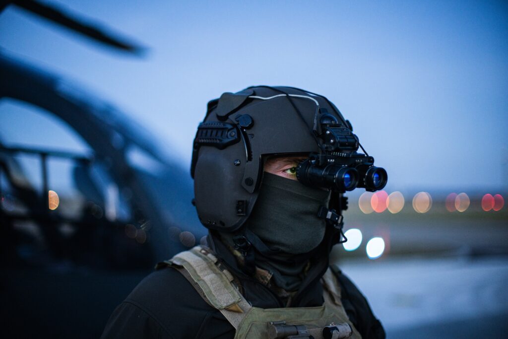 Die neue Schalenkonstruktion des Fliegerhelms sorgt für einen höheren Tragekonform und eine verbesserte Verständigung.