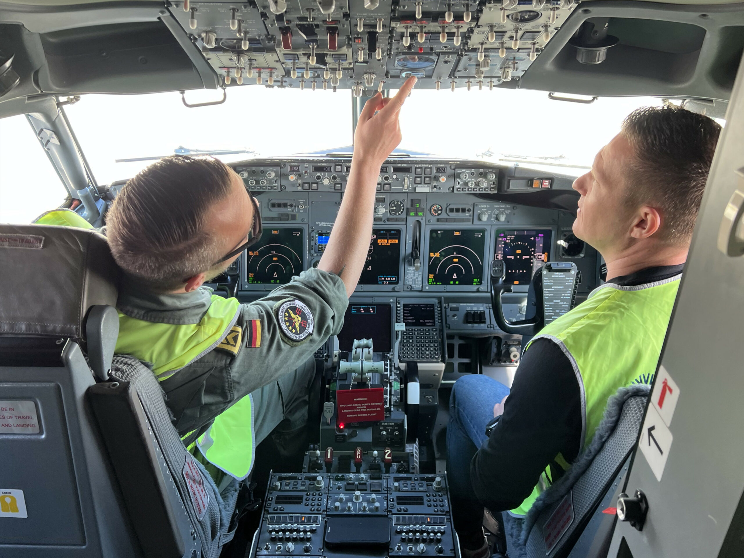 In der stufenweisen Vorbereitung auf die Einführung des neuen deutschen Seefernaufklärers P-8A Poseidon ab 2025 erhalten aktuell bereits die Techniker der Deutschen Marine ein Theorie-, Praxis- und "On-the-job"-Training am Grundmuster Boeing 737NG.