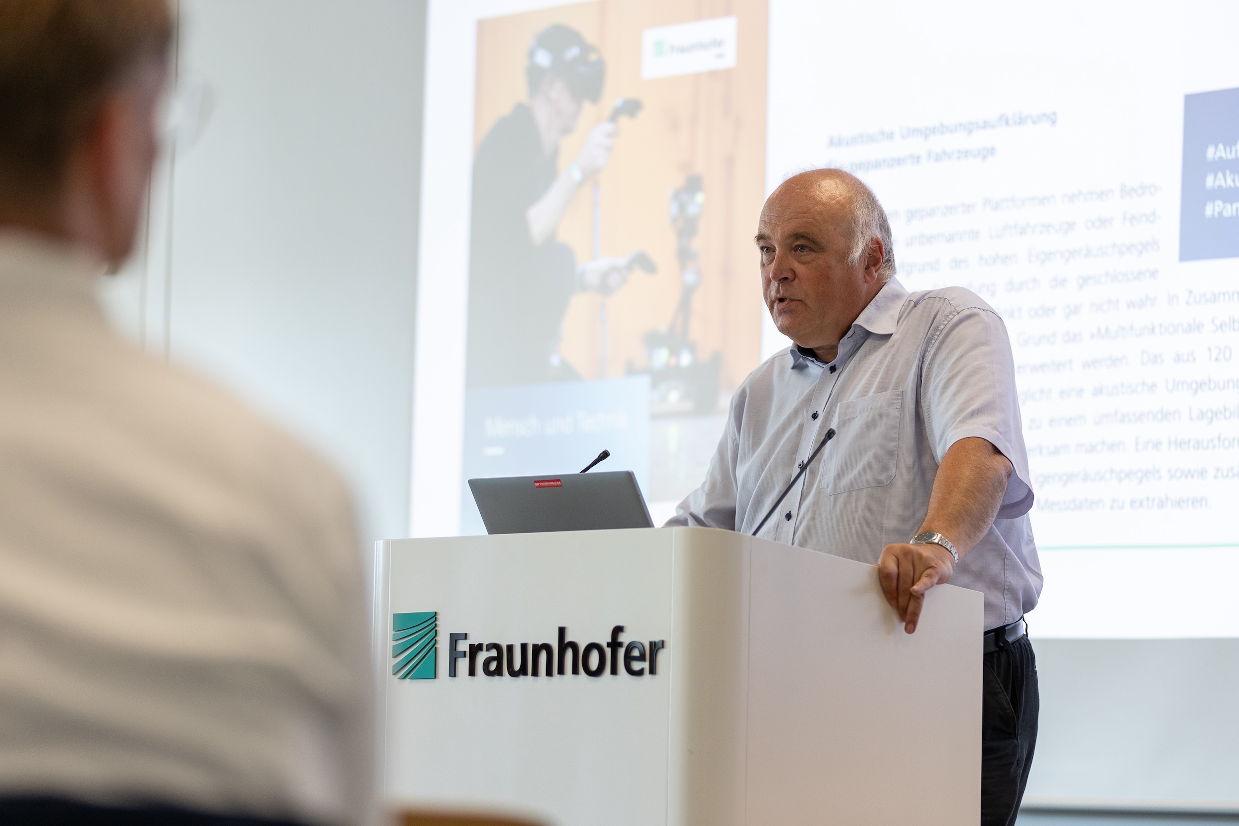 Prof. Dr. Peter Martini, Leiter des Fraunhofer-Instituts für Kommunikation, Informationsverarbeitung und Ergonomie FKIE, sieht bei der Förderung der wehrwissenschaftlichen Forschung „dringlichen Handlungsbedarf, um Deutschland weiterhin an der Spitze des Fortschritts zu halten“.