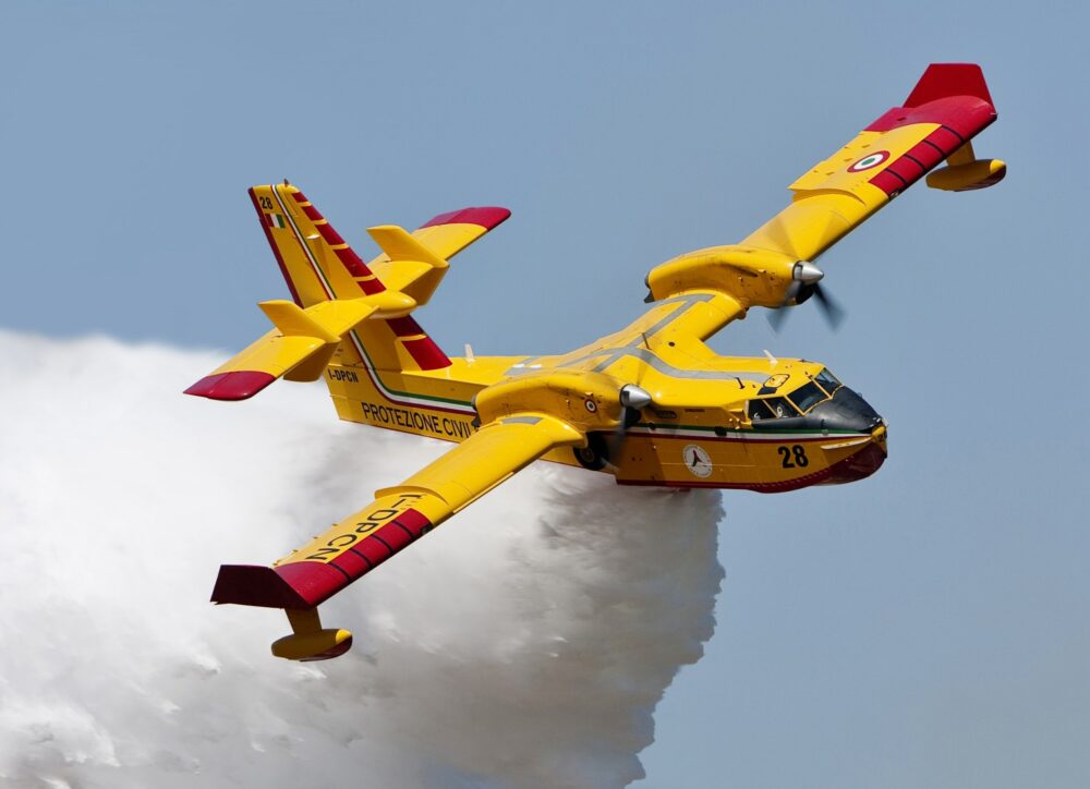 Ovzon liefert SATCOM: Canadair CL-415 Wasserflugzeug der Italienischen Zivilschutzbehörde.