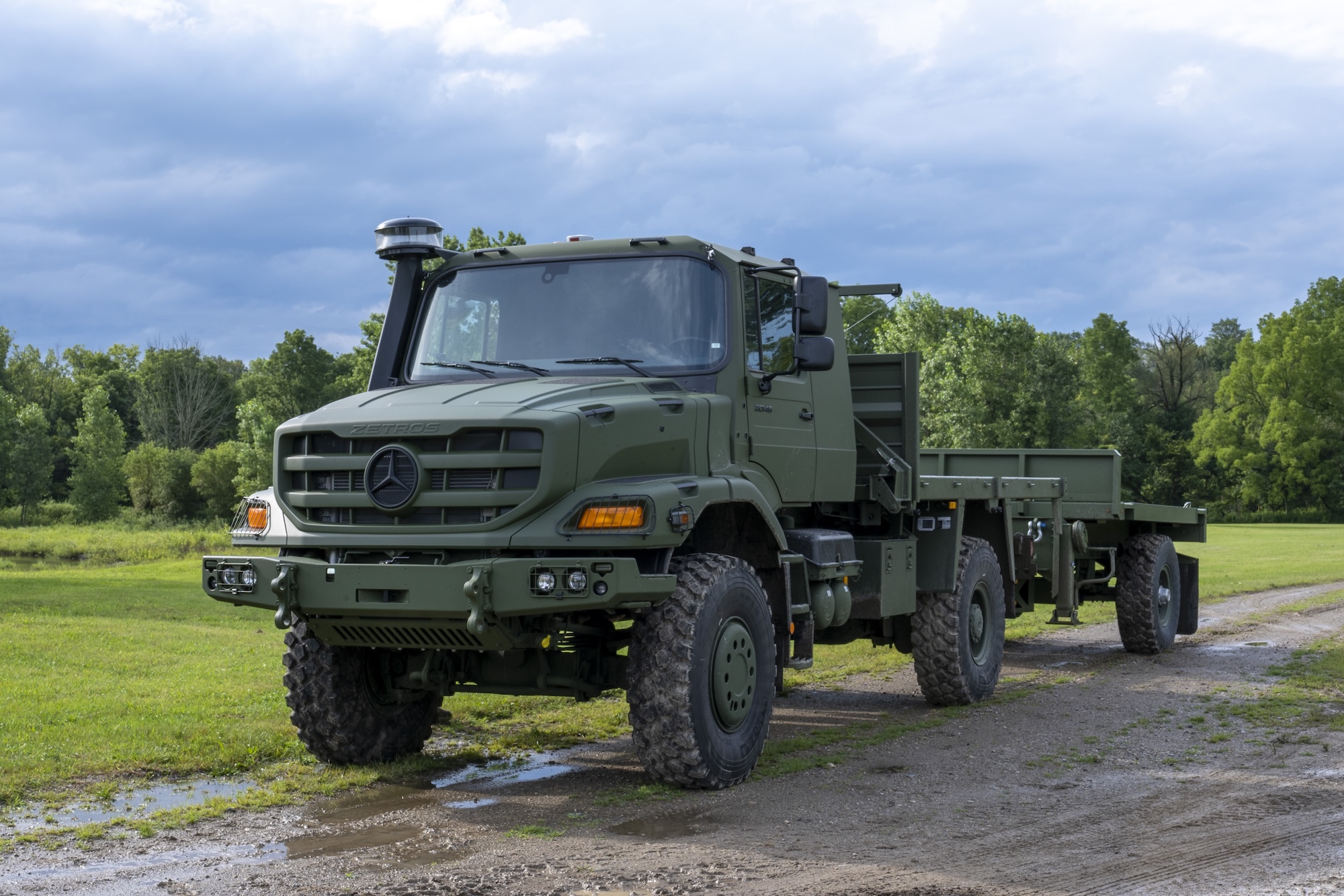 Allianz für militärische Logistik – Daimler Truck & GDLS - Mercedes-Benz Zetros aus dem Großauftrag für die Canadian Armed Forces.