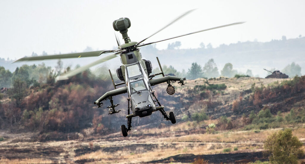 Kampfhubschrauber TIGER im Anflug an die Station„ Gefechtsschießen Operation verbundener Kräfte” im Rahmen der Informationslehrübung Landoperationen 2016 auf dem Truppenübungsplatz Munster/Bergen. Foto: Bundeswehr / Marco Dorow