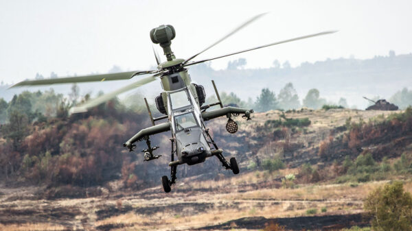 Kampfhubschrauber TIGER im Anflug an die Station„ Gefechtsschießen Operation verbundener Kräfte” im Rahmen der Informationslehrübung Landoperationen 2016 auf dem Truppenübungsplatz Munster/Bergen. Foto: Bundeswehr / Marco Dorow