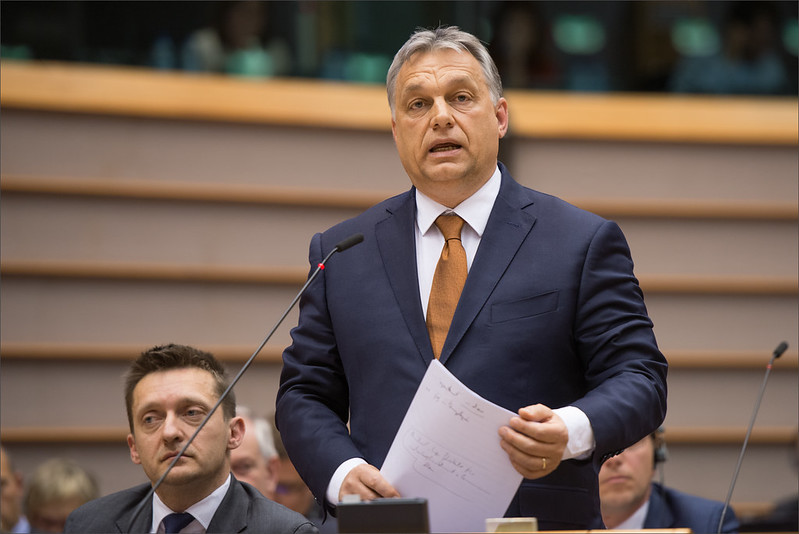 Ungarns Ministerpräsident Viktor Orbán im EU-Parlament stimmt dem Sonderpaket für die Ukraine in Höhe von 50 Mrd. Euro zu. (Archivbild)