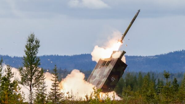 Das Artillerielehrbataillon 345 (ArtLehrBtl 345) erprobt das Mittlere Artillerie Raketensystem II (MARS), fünf dieser Systeme gingen aus Bundeswehrbeständen an die Ukraine.