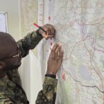 Leutnant Rouhoulah M. (29) ist der „jüngste“ Zugang im Bezirksverbindungskommando Köln. Dessen Leiter, Oberst Stephan P. ist seit 2006 dabei. In ganz NRW gibt es fünf dieser Bezirksverbindungskommandos, die dem Landeskommando Nordrhein-Westfalen unterstehen.