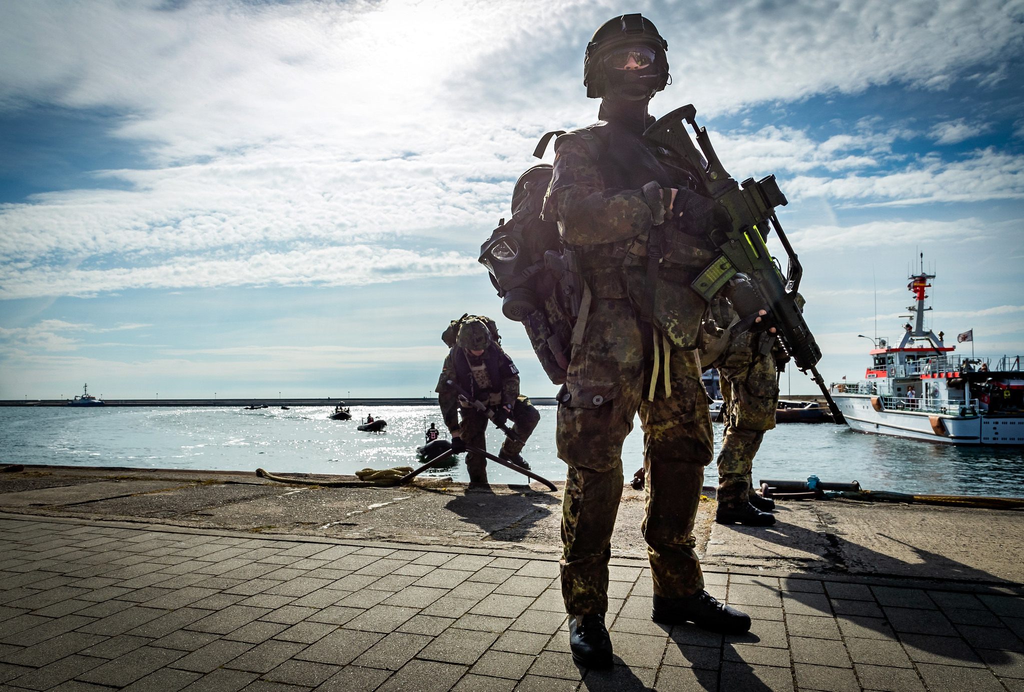 Soldaten sichern den Hafen bei der Übung Schneller Adler. Auch bei der militärischen Evakuierungsoperation Libanon setzt die Bundeswehr nach Informationen von cpm Defence Network auf die Schnelle See-Evakuierung.