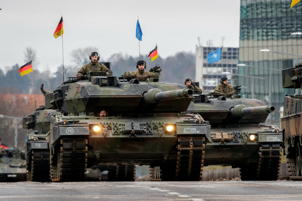 Zukunft HIL: Die Einsatzbereitschaft des Großgeräts der Bundeswehr hängt weiterhin entscheidend von einem guten Funktionieren der HIL ab. Foto: Bundeswehr/Marco Dorow