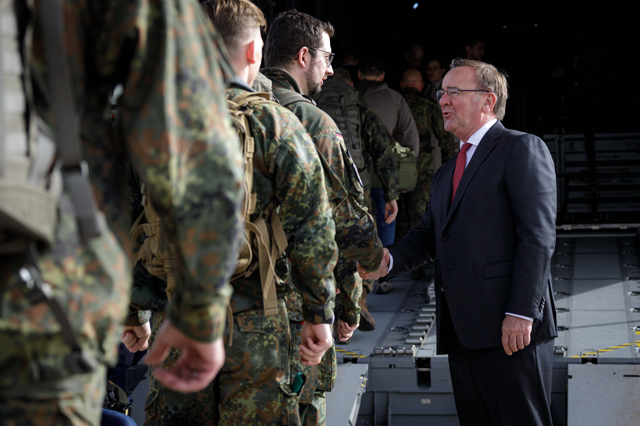 Verteidigungsminister Boris Pistorius will mit seinen Reformen Bundeswehr und BMVg kriegstauglicher machen.