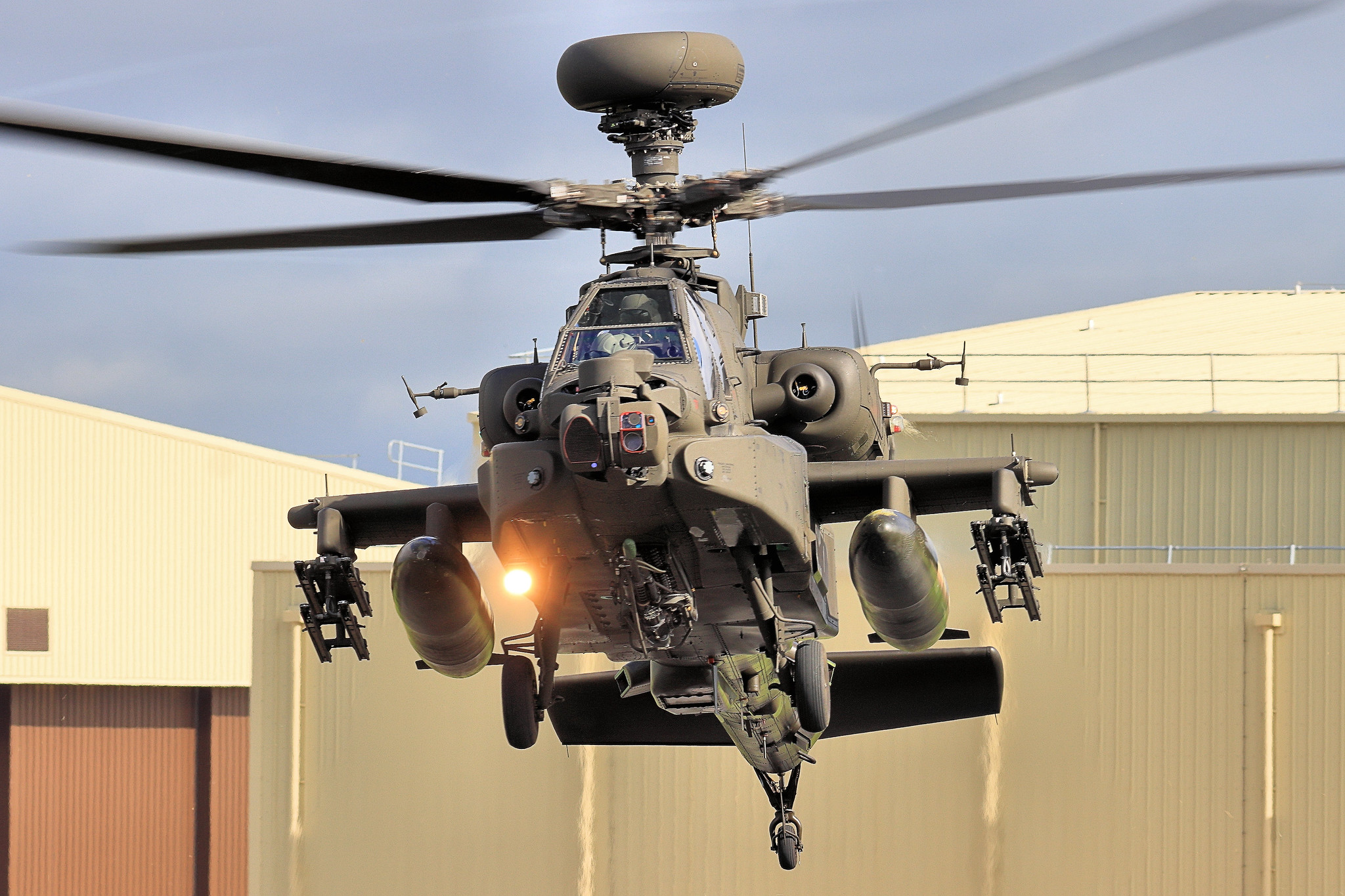 Ein AH-64E Apache Guardian Kampfhubschrauber, wie er von Polen jetzt bestellt wurde.